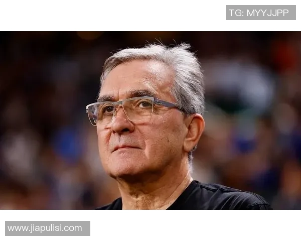 足坛巨星亲自发声宣布重要决定引发全球球迷热议关注