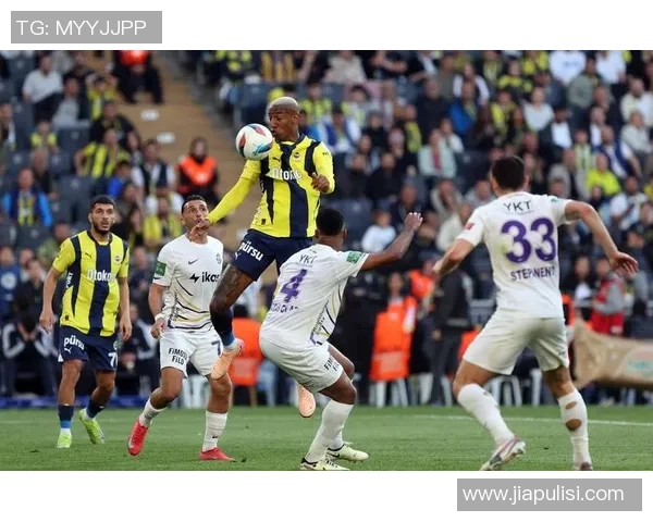 足球球星签名收藏热潮带动球迷文化价值与市场潜力探索 足球球星签名收藏热潮带动球迷文化价值与市场潜力探索