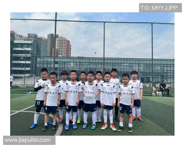 如何拍摄足球球星的生活照展现真实个性与独特魅力的技巧 如何拍摄足球球星的生活照展现真实个性与独特魅力的技巧